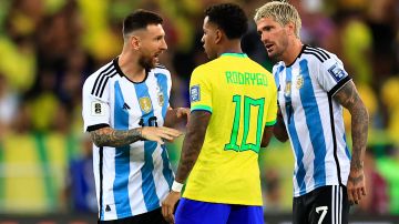 Lionel Messi y Rodrygo tuvieron un cruce antes del partido entre Brasil y Argentina del martes en Río de Janeiro.