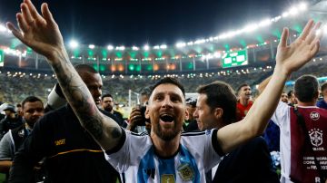 Hincha argentino asegura que la carrera de Messi es una estafa.