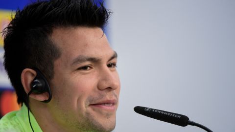 Hirving "Chucky" Lozano reveló que se encuentra mejor de la molestia en uno de sus tobillos.