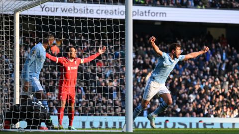 Manchester City se mantiene en la punta a pesar del empate.