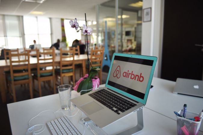 A picture shows the logo of online lodging service Airbnb displayed on a computer screen in the Airbnb offices in Paris on April 21, 2015. AFP PHOTO / MARTIN BUREAU (Photo by MARTIN BUREAU / AFP) (Photo by MARTIN BUREAU/AFP via Getty Images)