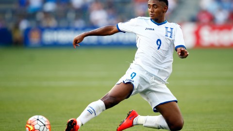 Antony Lozano juega en España.