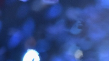 Anahí, visiblemente afectada, compartió con el público que, a pesar de los dolores y fiebre previos, no era un caso de Covid-19.