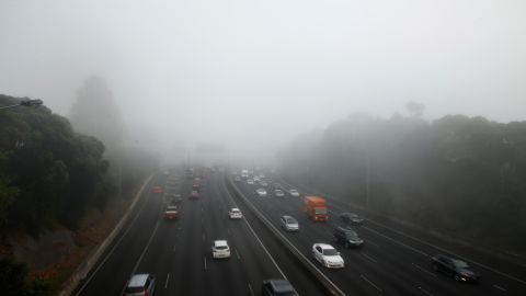 Niebla espesa causó una colisión de 30 vehículos en una interestatal de Idaho