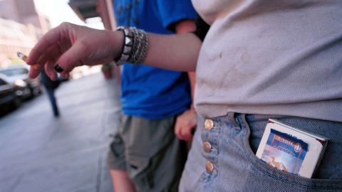 Al menos 6 de cada 10 personas de 12 años o más en EE.UU. consumieron drogas o alcohol en 2022