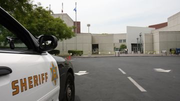 Lynwood, UNITED STATES: The entrance to the Century Regional Detention Facility of Lynwood, California is pictured 01 June 2007, where Paris Hilton must spend 45 days for driving on a suspended license. The 26-year-old hotel heiress, who is to begin her sentence 05 June 2007, will be eligible for a reduced sentence for good behavior. AFP PHOTO/GABRIEL BOUYS (Photo credit should read GABRIEL BOUYS/AFP via Getty Images)