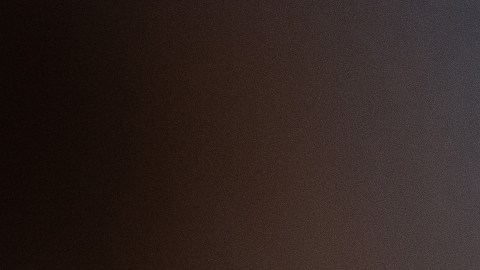 Brand, de 48 años, ha negado vehementemente las acusaciones desde su surgimiento.