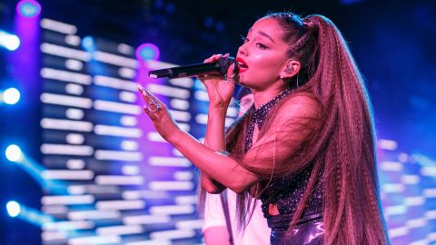 Ariana Grande demostró su apoyo a su novio, Ethan Slater en Broadway.