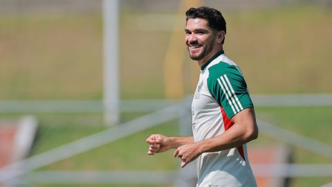 Henry Martín entrenando con la selección de México.