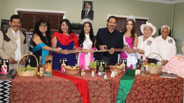 Miembros de la comunidad zacatecana hacen la invitación a los angelinos a participar en su celebración.