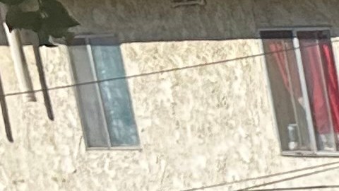 Cecilia Jiménez llora la muerte de su esposo David García Junior. (Araceli Martínez/La Opinión)