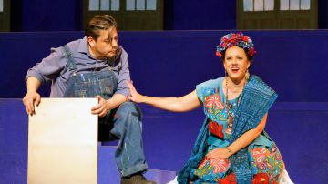 Alfredo Daza como Diego Rivera y Daniela Mack como Frida Kahlo en El último sueño de Frida y Diego.