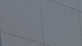 David Huerta, presidente del sindicato SEIU-USWW, se dirige a los trabajadores afuera de las oficinas del condado de LA.