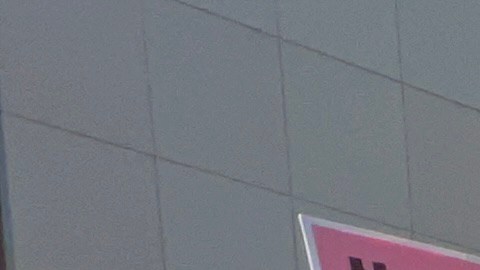 David Huerta, presidente del sindicato SEIU-USWW, se dirige a los trabajadores afuera de las oficinas del condado de LA.