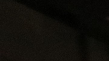 Una familia apoya la manifestación y a las familias de los trabajadores esenciales que fallecieron.