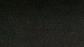 El pastor Hugo Gómez en oración al salir en libertad de una cárcel de Guatemala. (Cortesía)