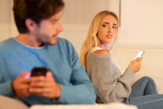 Signos más desconfiados con sus parejas