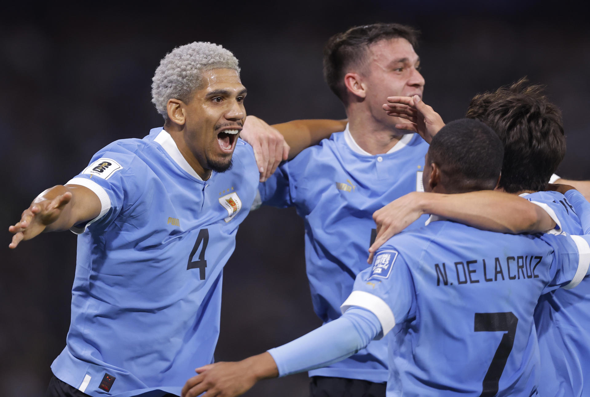 Argentina se enfrenta ante Uruguay con la meta de mantener su invicto y  buscar la cima