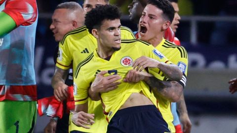 Luis Díaz en celebración con Colombia tras victoria ante Brasil.