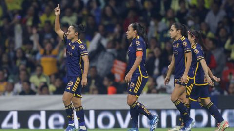 Las felinas golearon 3-0 en el Estadio Azteca.