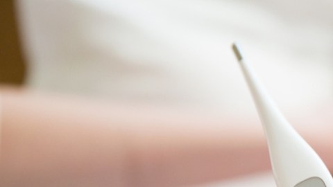 Vacuna contra la gripe en niños disminuye sus visitas a emergencias: CDC