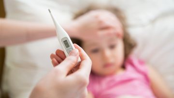 Vacuna contra la gripe en niños disminuye sus visitas a emergencias: CDC