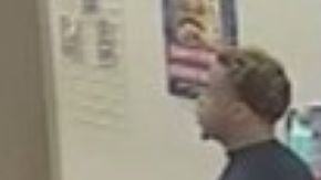 La Policía busca al sospechoso captado en video.