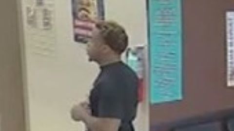 La Policía busca al sospechoso captado en video.