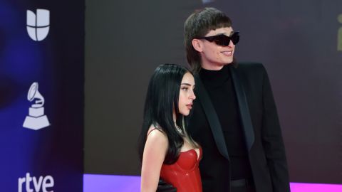 Peso Pluma y Nicki Nicole decidieron hacer público su amor, como lo hicieron en su aparición reciente en los Latin Grammy.