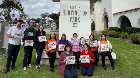 Vendedoras ambulantes piden alto al acoso ejercido por la policía de Huntington Park. (Cortesía LA Street Vendor Campaign)