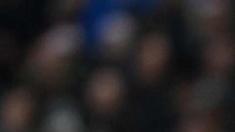 La árbitra estuvo en su primer encuentro de la Premier League.