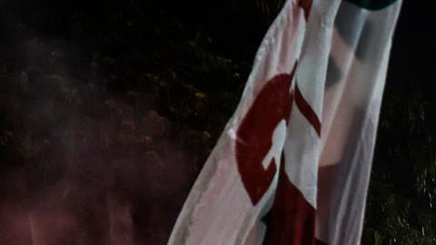 Hinchas de Fluminense despiden a su equipo.