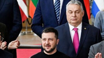 Viktor Orban evita estrechar la mano del presidente ucraniano en las cumbres de la UE.