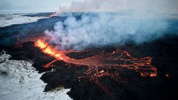 Erupción del volcán en Islandia genera alerta por aire tóxico