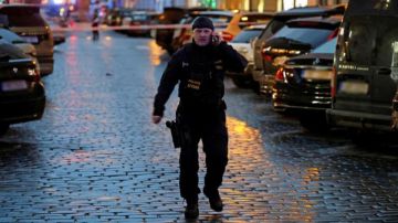 La policía checa informó que el atacante "fue eliminado".