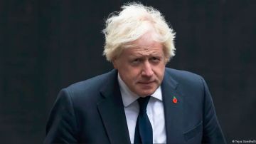 Investigado, Boris Johnson pide perdón a las víctimas de covid