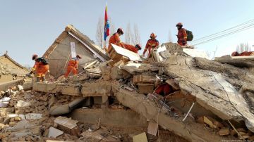 Rescatistas siguen buscando sobrevivientes del sismo en China