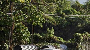 Miles de migrantes en caravana intentan llegar desde México a la frontera norte.