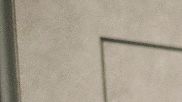 Jose Flores (izq.) y Guillermo Guerra preparan café en el City Club en Los Ángeles.