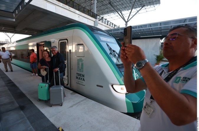 El Tren Maya, una de las obras emblemáticas de AMLO, realiza sus primeros viajes con pasajeros