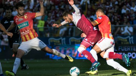 Saprissa sacó ventaja con un hombre más en cancha.