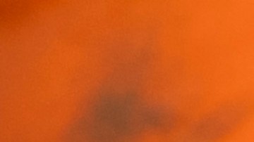 Mujer detenida en Montana por intentar atropellar a un grupo de religiosos en una acera