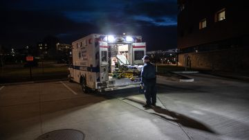Paramédico ebrio chocó una ambulancia con un paciente a bordo en Detroit