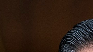 El senador Alex Padilla y la representante Nanette Barragán.