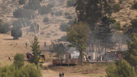 Hallan cuerpos de 4 personas en una casa en llamas al sureste de Indiana