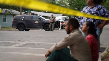 Agentes matan a tiros a un hombre que los atacó con cuchillos en el oeste de Texas