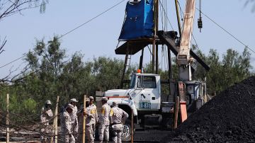 México reinicia trabajos para recuperar los cuerpos de 10 mineros que quedaron sepultados en mina de Coahuila