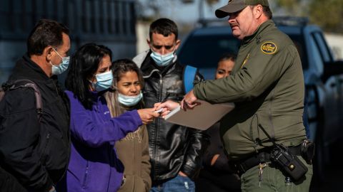 Atasco en las cortes de inmigración en EE.UU. supera los tres millones de casos