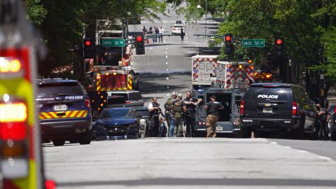 Tres muertos y un herida tras tiroteo en un edificio de apartamentos en Atlanta