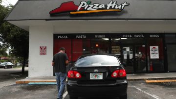 MIAMI, FLORIDA - AUGUST 17: A Pizza Hut restaurant is seen on August 17, 2020 in Miami, Florida. NPC International announced it had reached an agreement with Yum! Brands, the parent company of Pizza Hut, to close approximately 300 Pizza Hut locations after it filed for bankruptcy. (Photo by Joe Raedle/Getty Images)